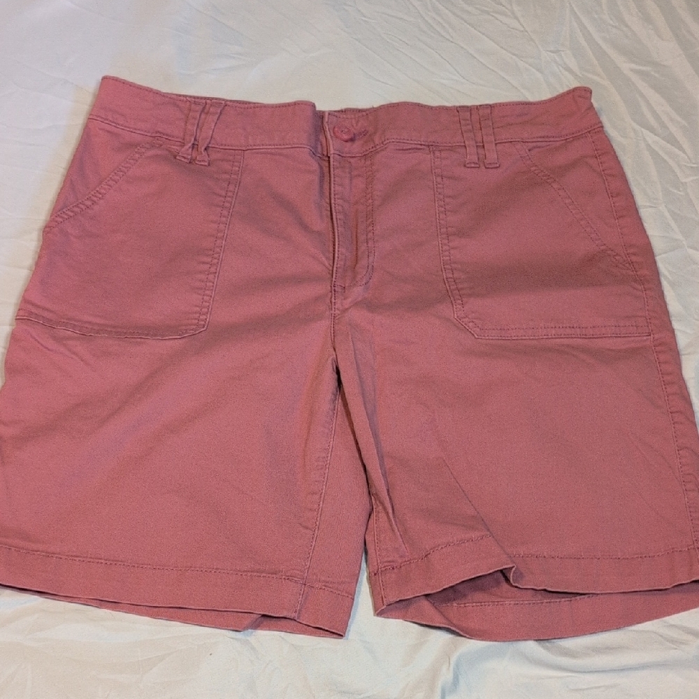 Lee Women's Soft Pink Bermudas
